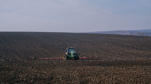 Аграрії Хмельниччини зробили ставку на сою та кукурудзу: початок посівної-2021