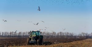 Аграрії Луганської області будуть зобов'язані до 1 січня 2025 року перереєструвати техніку за російським законодавством