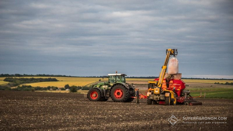 На Черкащині розпочали сіяти озимий ріпак