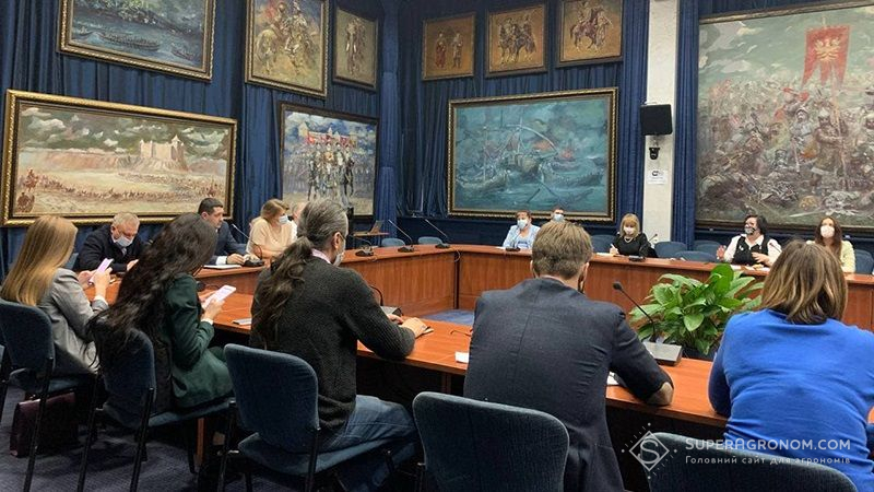 В Києві провели глобальну нараду щодо використання ЗЗР та трагедії в заповіднику Асканія-Нова 